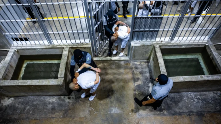 La CIDH exige a El Salvador revelar el paradero y estado de tres deportados incomunicados