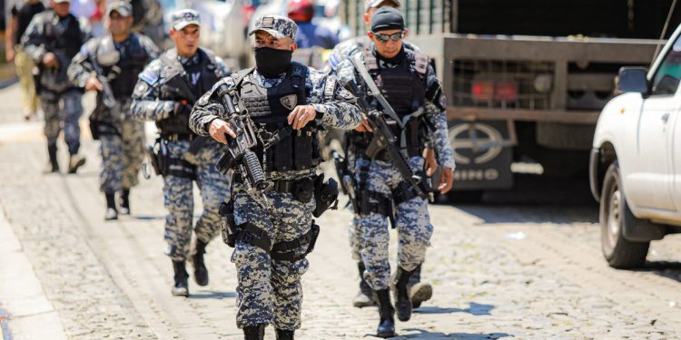 ¿Es sostenible y democrático un modelo de seguridad que sacrifica las libertades y el debido proceso de sus ciudadanos?