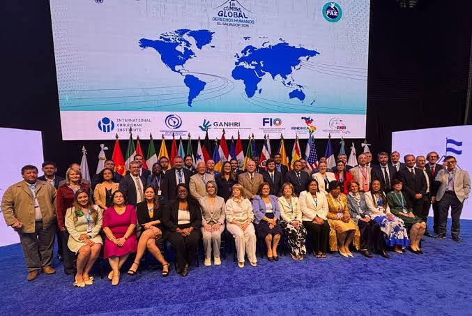 La reserva de la información ha suscitado críticas por parte de expertos en transparencia y organizaciones de la sociedad civil, quienes argumentan que no existe un asidero jurídico que justifique blindar los gastos de un evento de esta naturaleza.