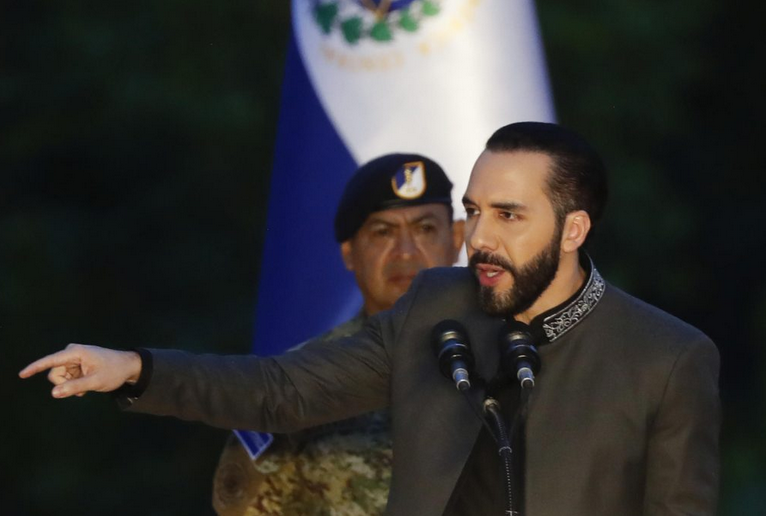 El gobierno de El Salvador presentó para 2025 el primer presupuesto que promete no recurrir a deuda para el gasto corriente, marcando un hecho sin precedente en la historia financiera nacional. Sin embargo, la realidad fiscal y las cifras de endeudamiento exigen un análisis más profundo sobre la viabilidad y las implicaciones de este anuncio.