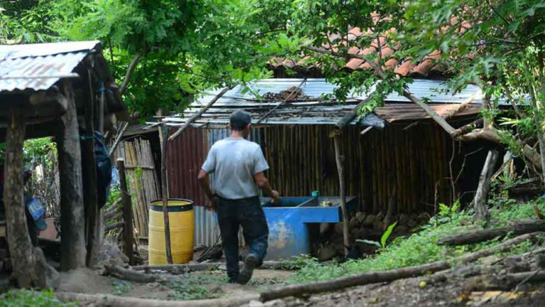 El Salvador, el país con menor crecimiento de Centroamérica y alza en la pobreza extrema