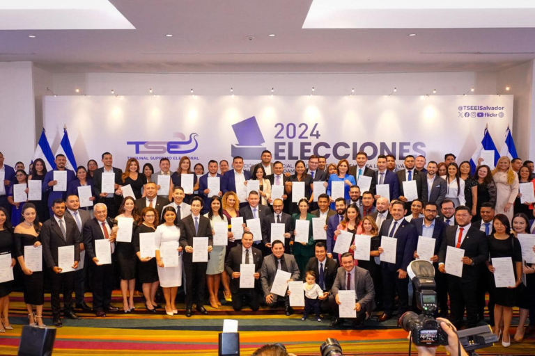 Diputados de Bukele: nepotismo, negocios con el Estado y un Congreso convertido en aparato de propaganda